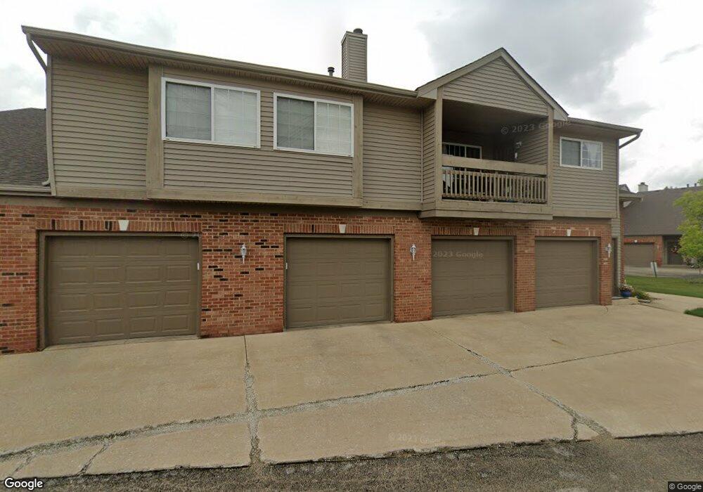 4503 N Thornhill Dr, Peoria, IL 61615 - photo 1