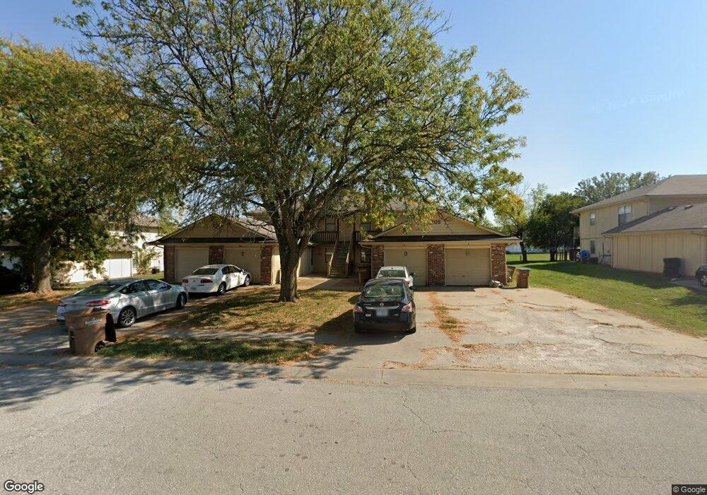 205 Sky Vue Dr, Raymore, MO 64083 - photo 1