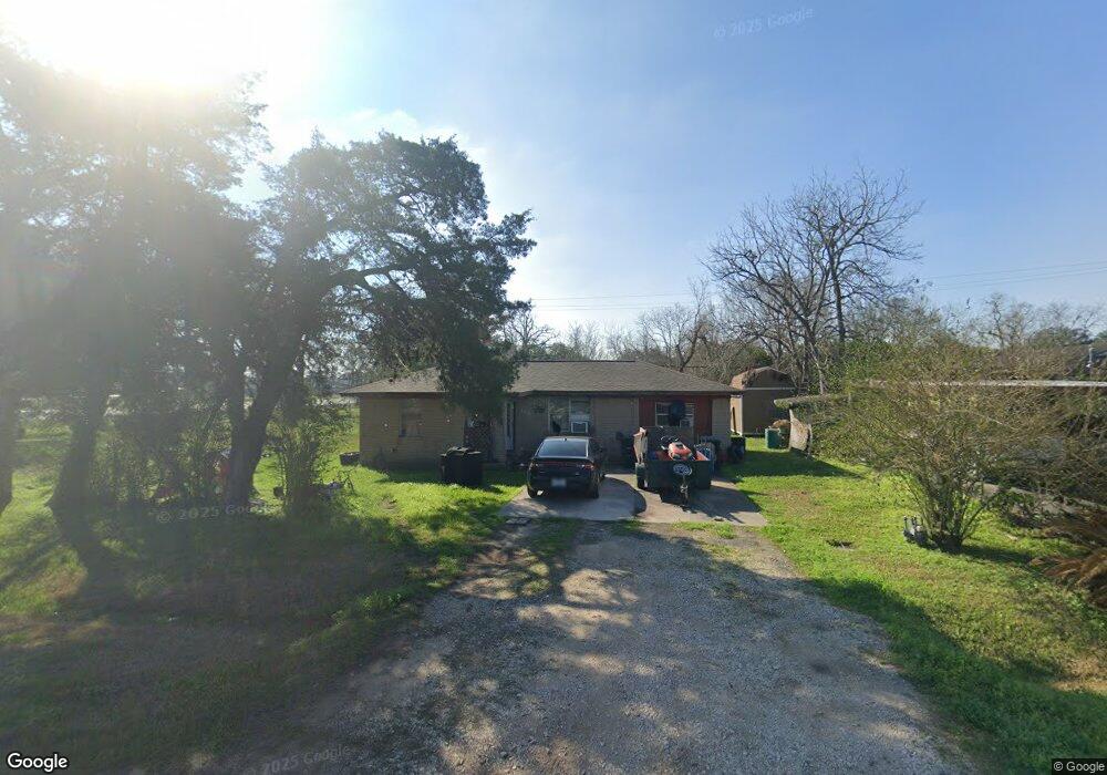 113 Avenue F, Alvin, TX 77511 - photo 1