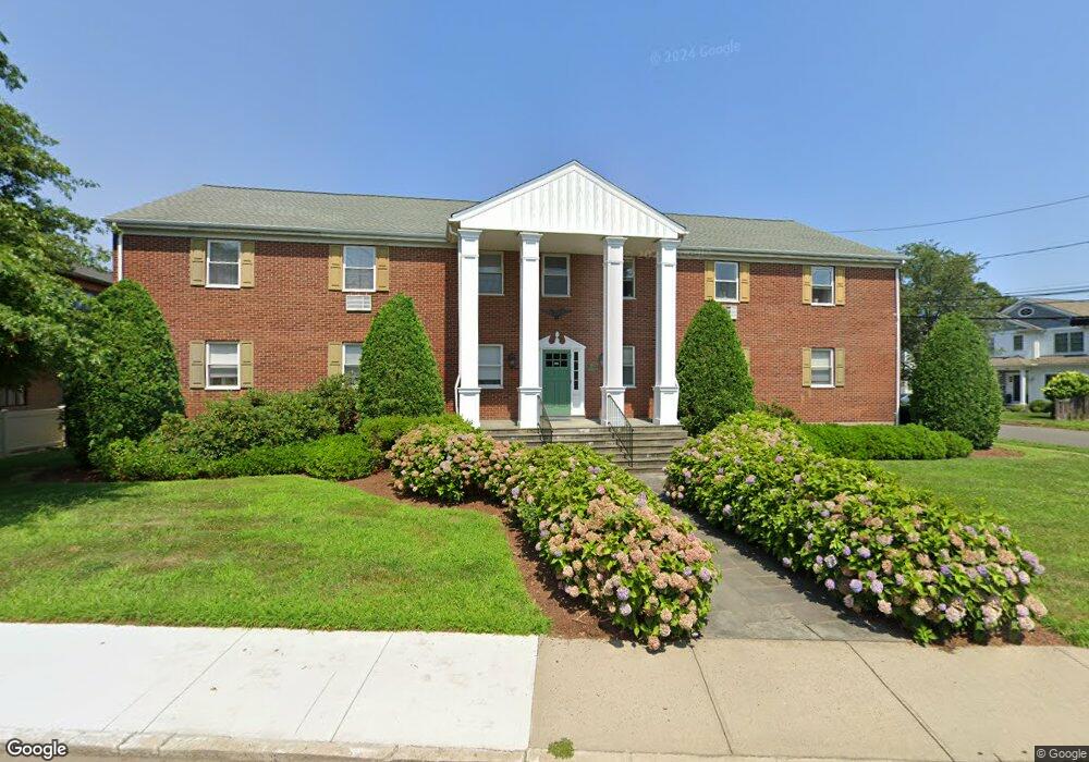 391 Reef Rd unit 8A, Fairfield, CT 06824 - photo 1