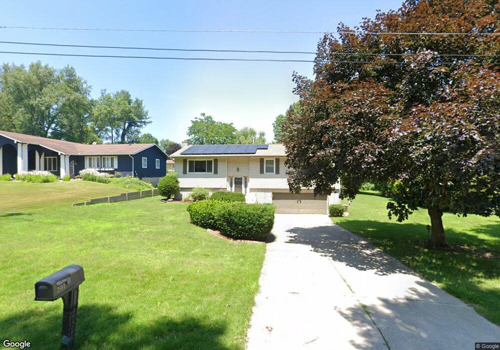 201 Meadowlark Ln, La Porte, IN 46350 - photo 1