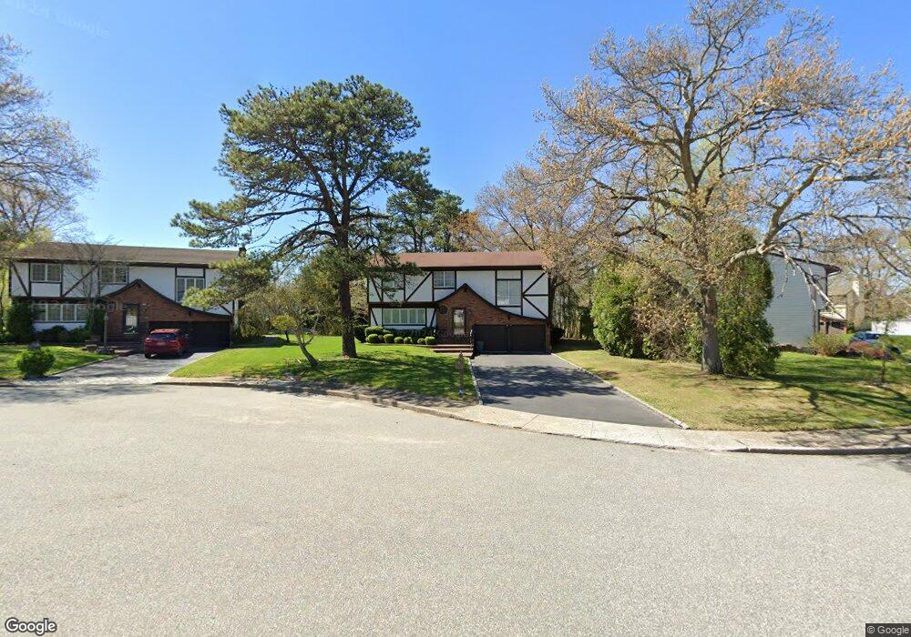 19 Cornell Dr S, ComMacK, NY 11725 - photo 1