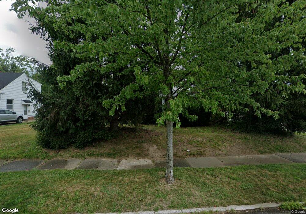 21113 Gardenview Dr, Maple Heights, OH 44137 - photo 1