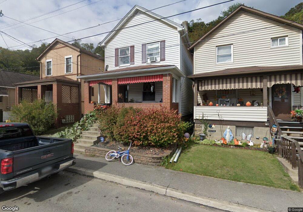 314 Quay St, Vandergrift, PA 15690 - photo 1