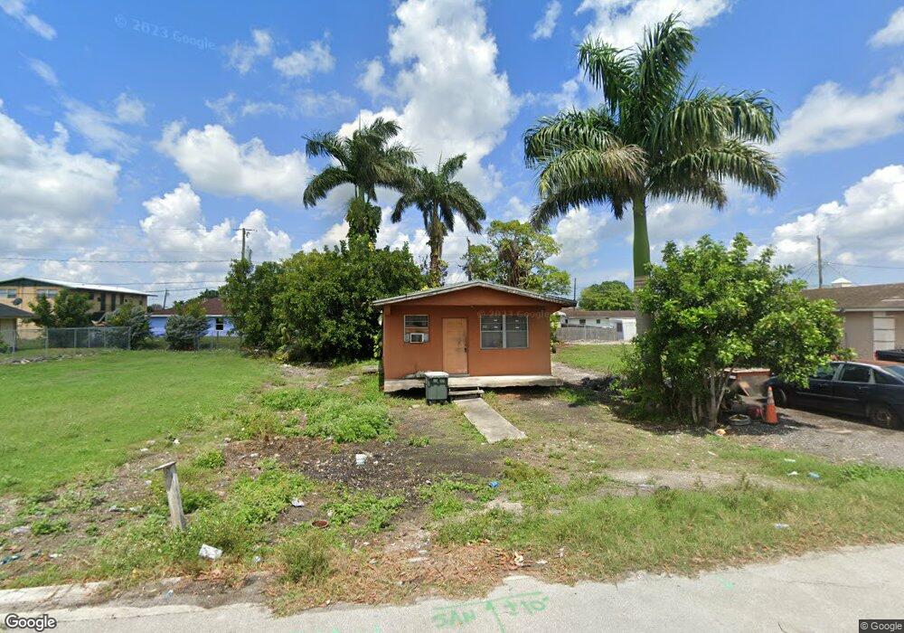 672 SW 7th St, Belle Glade, FL 33430 - photo 1