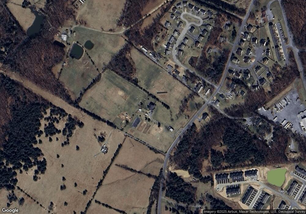 455 Cheshire Rd, Bunker Hill, WV 25413 - photo 1