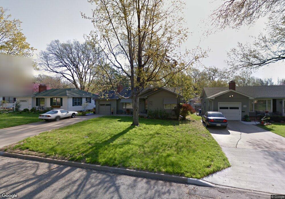 1034 SW Cambridge Ave, Topeka, KS 66604 - photo 1