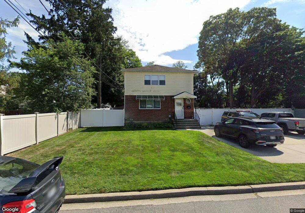 8 Nibbe Ln, Bethpage, NY 11714 - photo 1