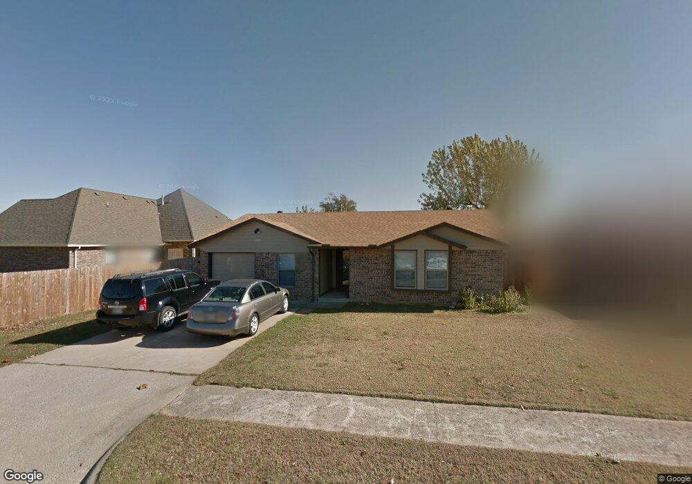604 Whispering Oaks Blvd, Moore, OK 73160 - photo 1
