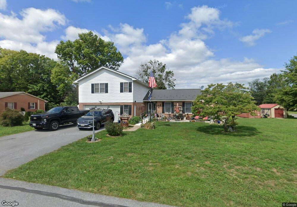 2010 Maplewood Dr, Hagerstown, MD 21740 - photo 1