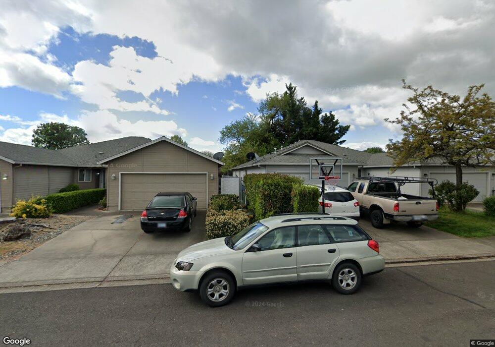 952 Brandi Way, Central Point, OR 97502 - photo 1