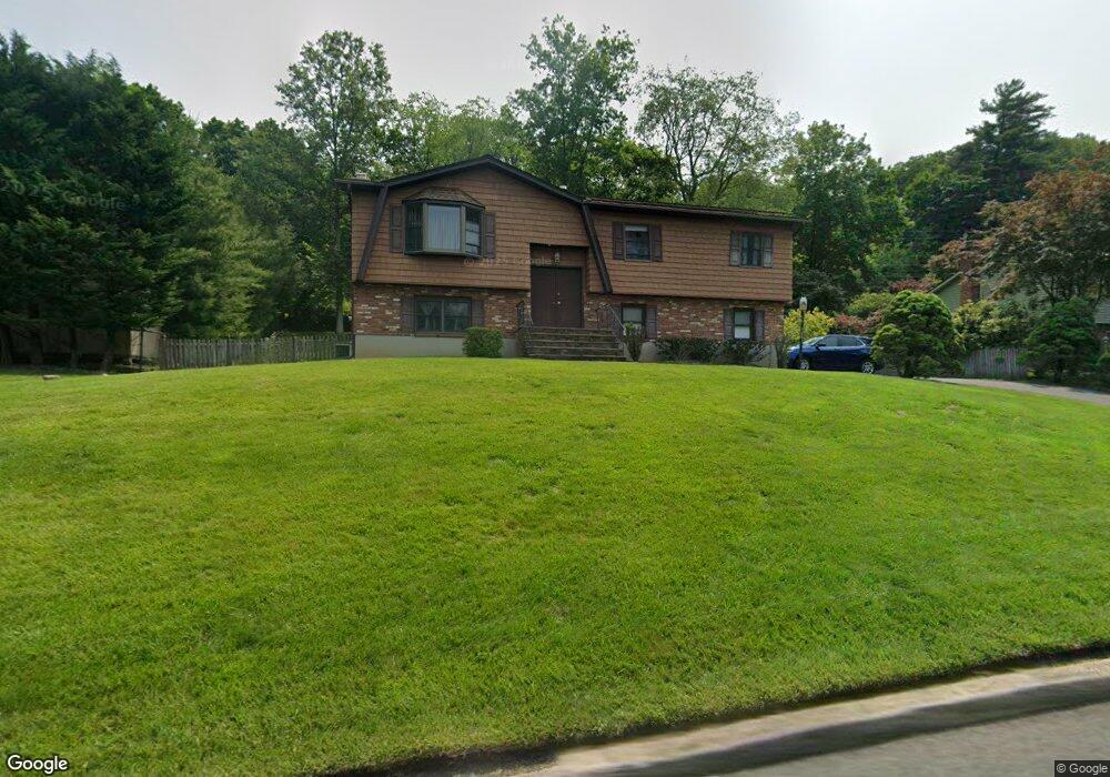 7 Queens Ct, Orangeburg, NY 10962 - photo 1