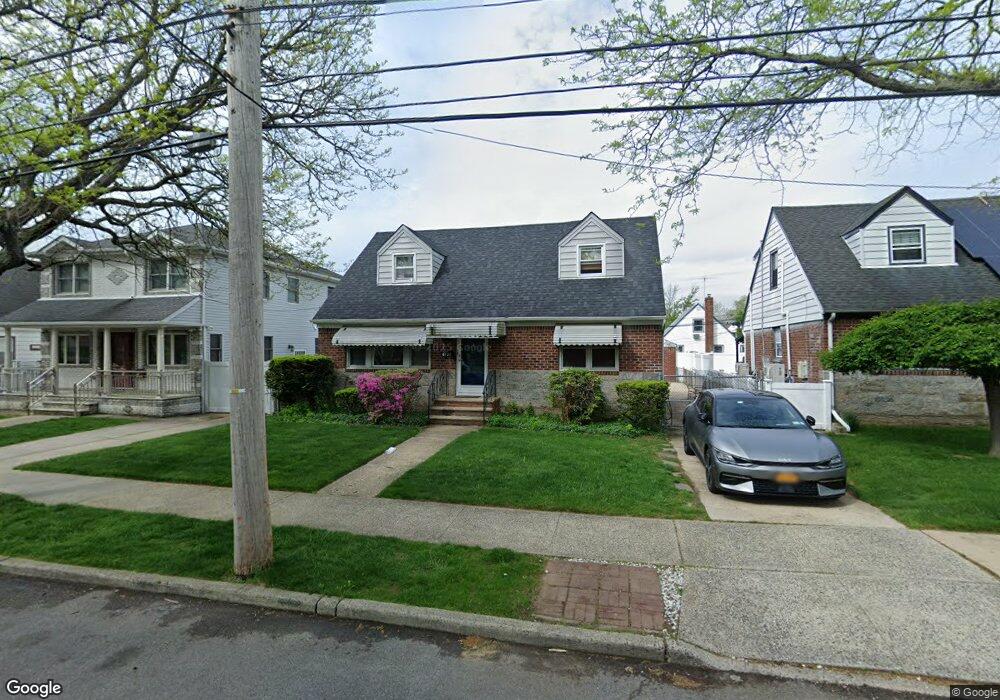 8122 268th St unit 2nd Fl, Glen Oaks, NY 11004 - photo 1