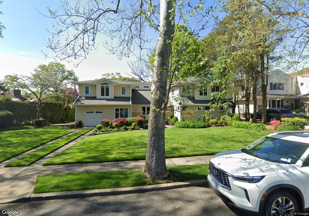 565 Mohawk Rd, West Hempstead, NY 11552 - photo 1