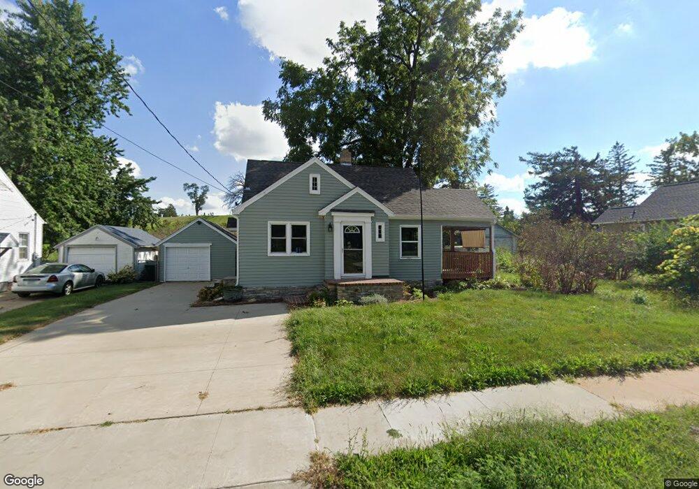 413 16th Ave SW, Cedar Rapids, IA 52404 - photo 1
