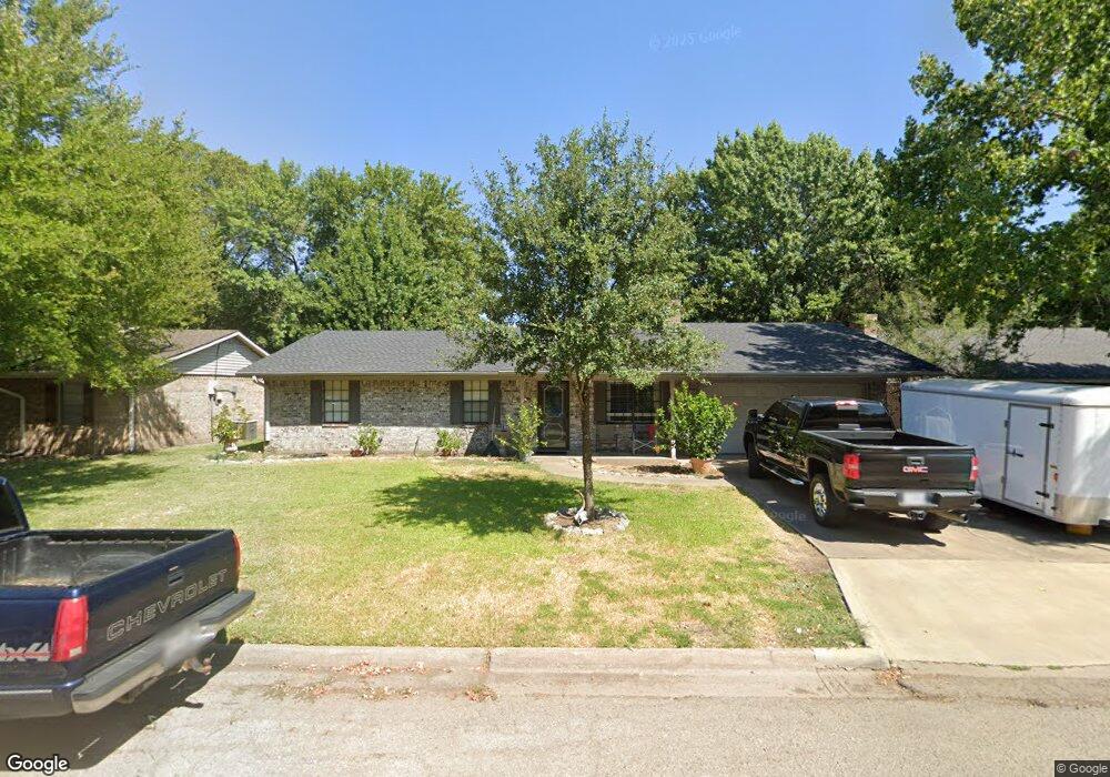 425 Martin St, Bonham, TX 75418 - photo 1