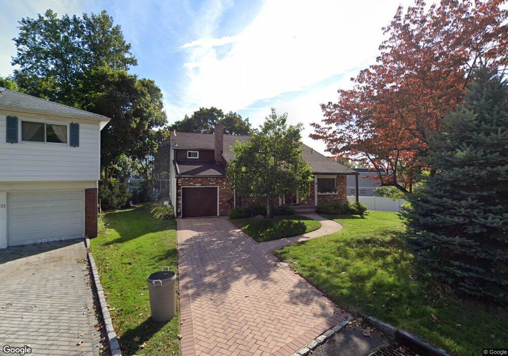 20 Avalon Rd, Great Neck, NY 11021 - photo 1