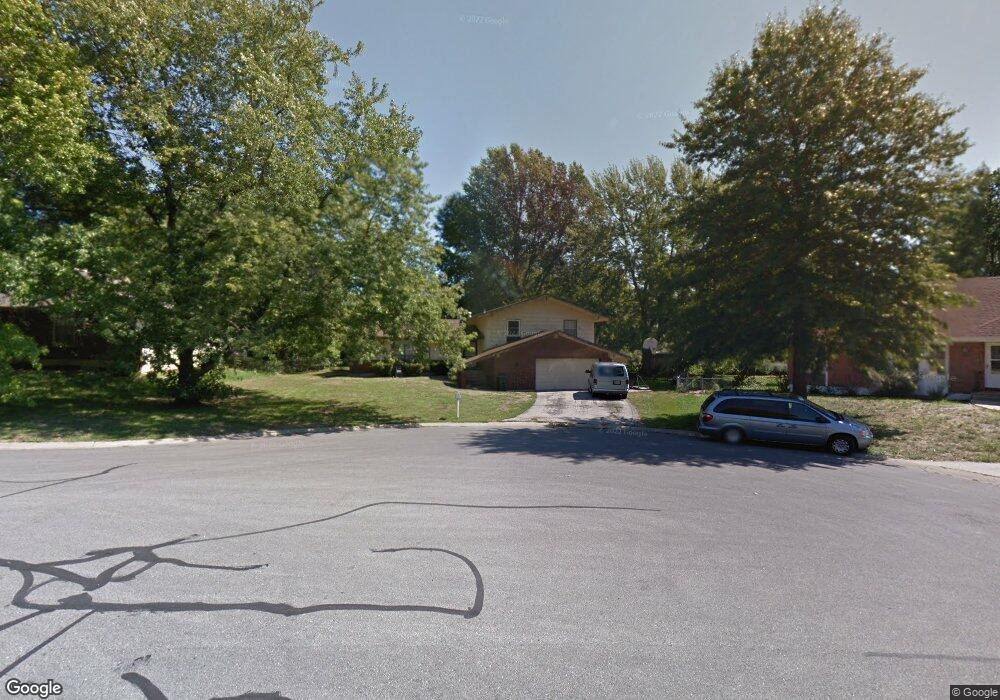 706 NW 11th St, Blue Springs, MO 64015 - photo 1