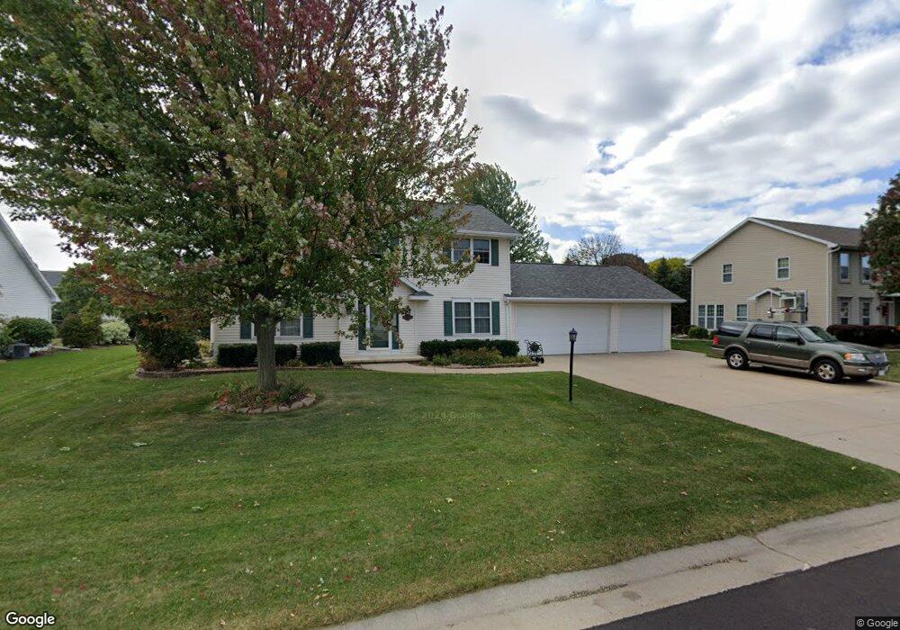 W6039 Cornflower Dr, Appleton, WI 54915 - photo 1