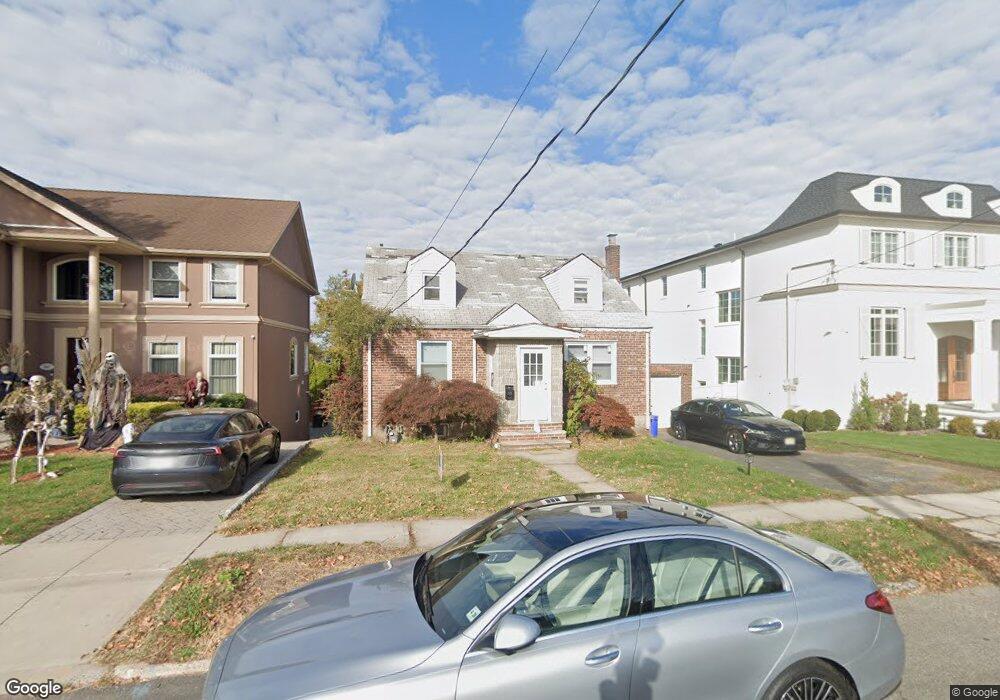 389 Abbott Ave, Ridgefield, NJ 07657 - photo 1