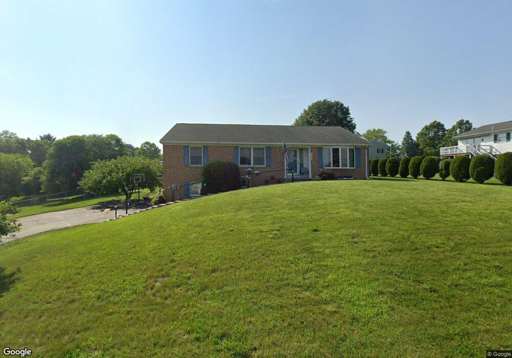 1925 Maylinn Dr, Chambersburg, PA 17202 - photo 1