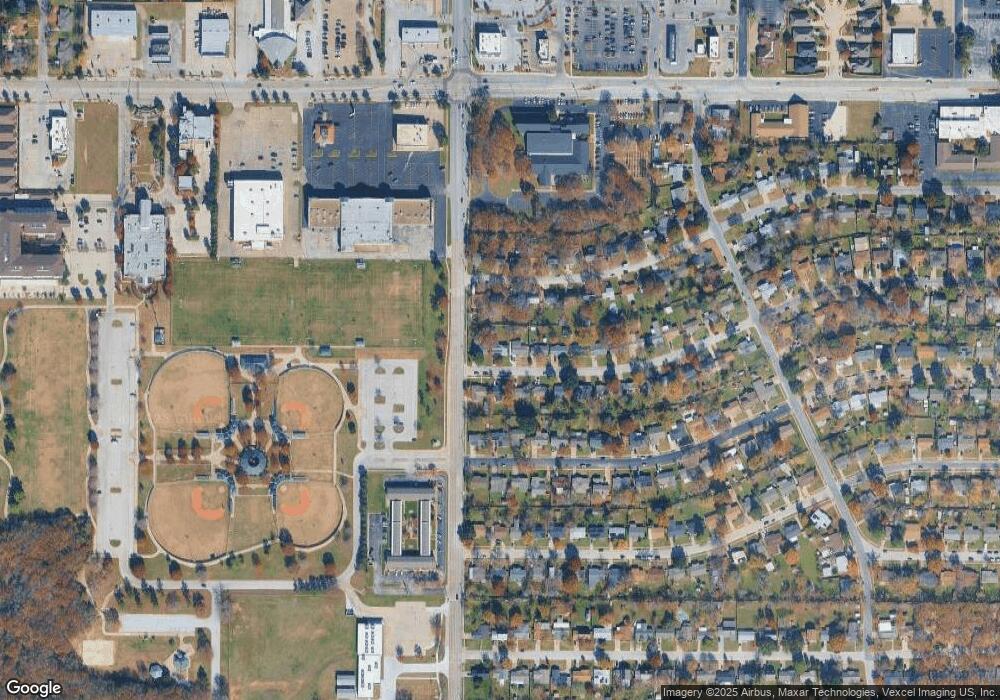 748 Oak Dr, Hurst, TX 76053 - photo 1