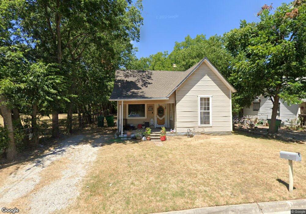 1121 N Commerce St, Gainesville, TX 76240 - photo 1
