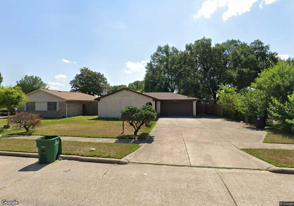 8918 Bunny Run Dr, Houston, TX 77088 - photo 1
