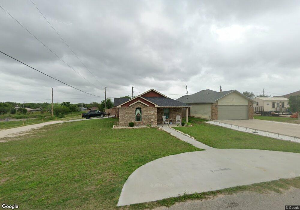 903 Magnolia Ave, Beeville, TX 78102 - photo 1