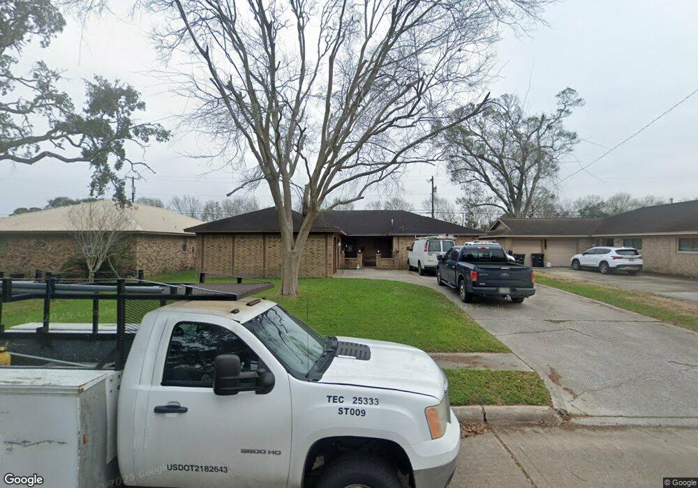 1207 Bayou Dr, Alvin, TX 77511 - photo 1