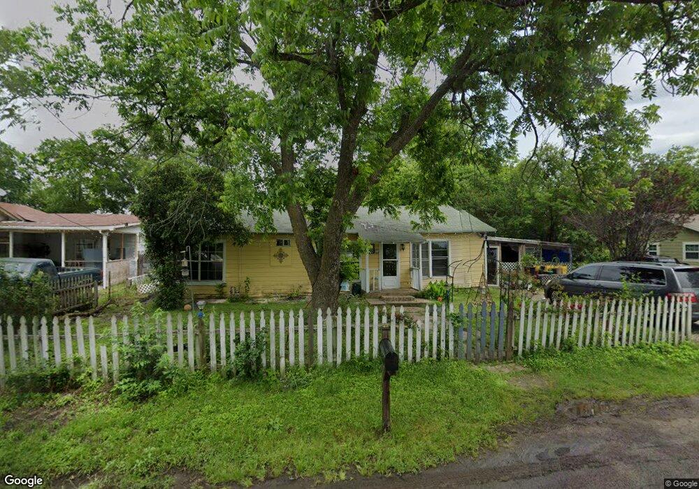 1704 N Robinson St, Cleburne, TX 76031 - photo 1