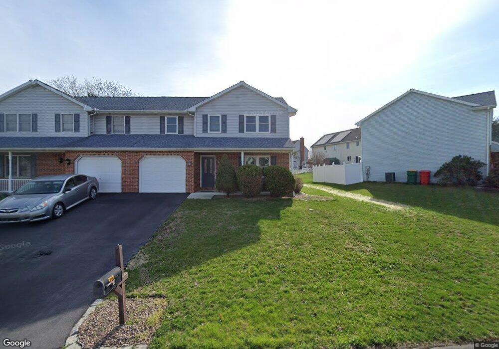909 Cacoosing Dr, Reading, PA 19608 - photo 1