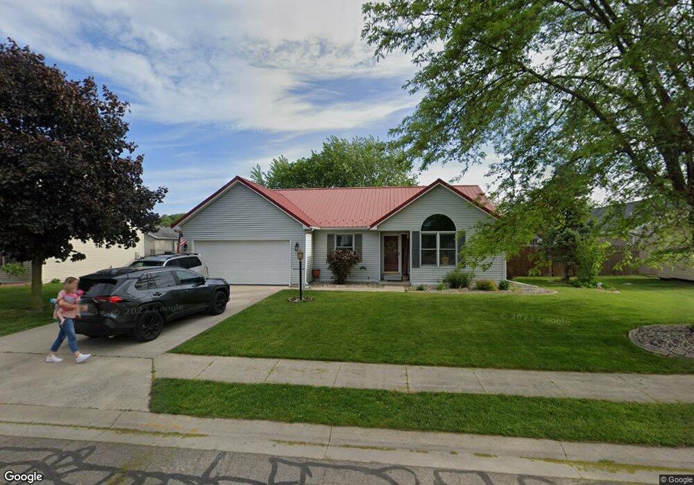 546 Mohawk Dr, Nappanee, IN 46550 - photo 1