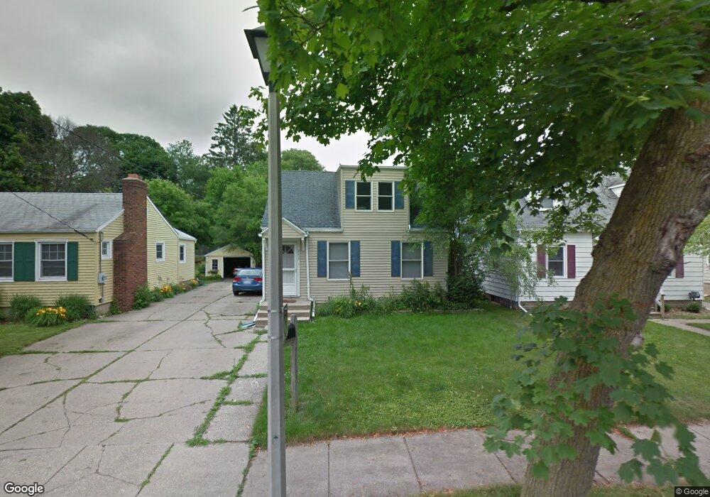 2215 Sunnyside Ave, Lansing, MI 48910 - photo 1