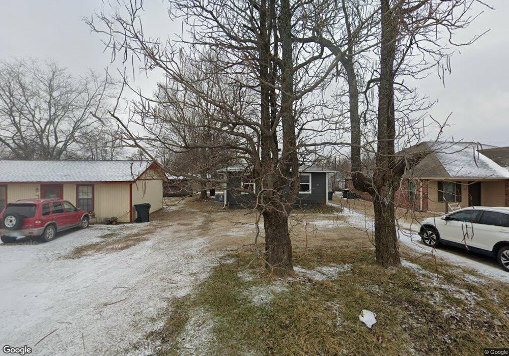 813 W 10th St, Claremore, OK 74017 - photo 1