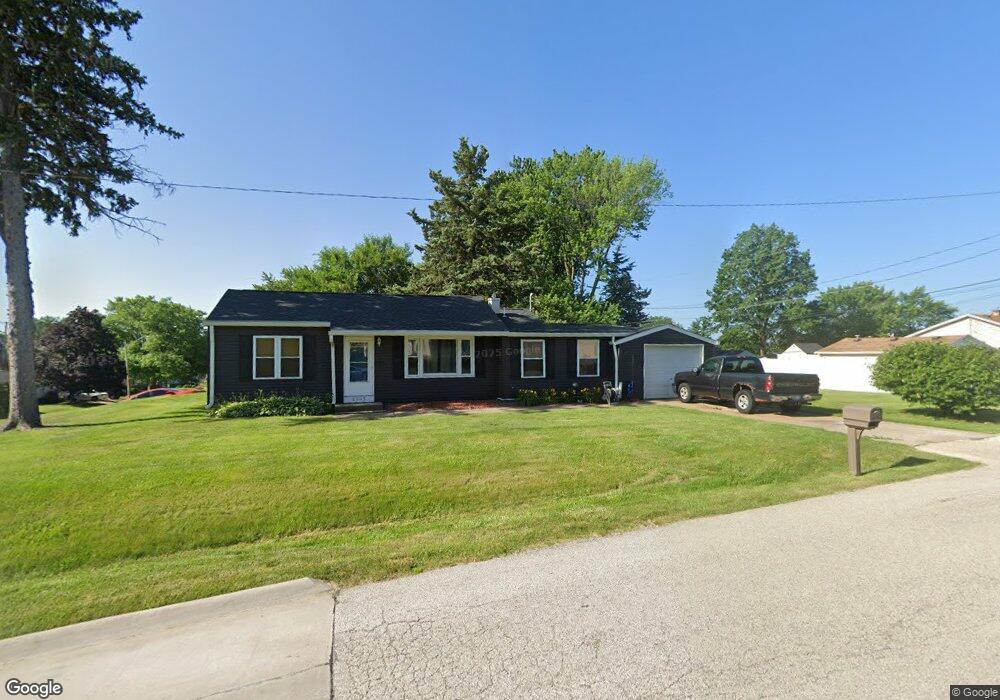 2305 W 45th St, Davenport, IA 52806 - photo 1