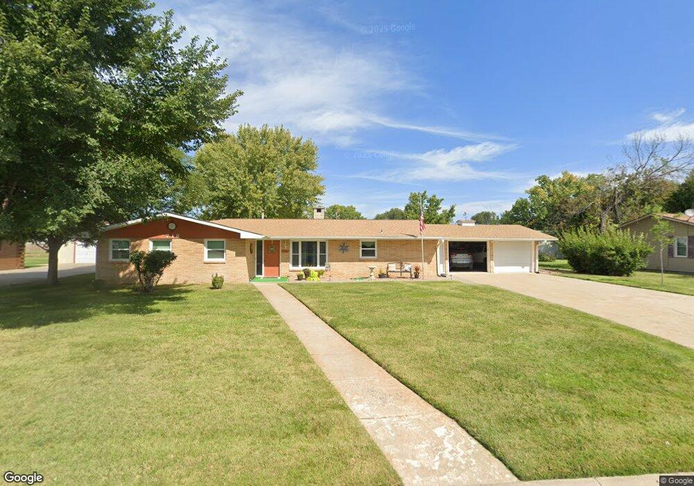 718 W New Hampshire St, Osborne, KS 67473 - photo 1