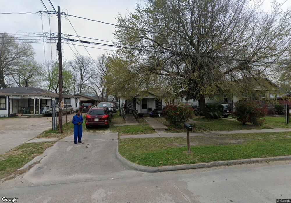 826 N Victory Dr, Houston, TX 77088 - photo 1