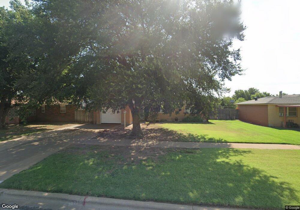 1612 Ennis St, Plainview, TX 79072 - photo 1