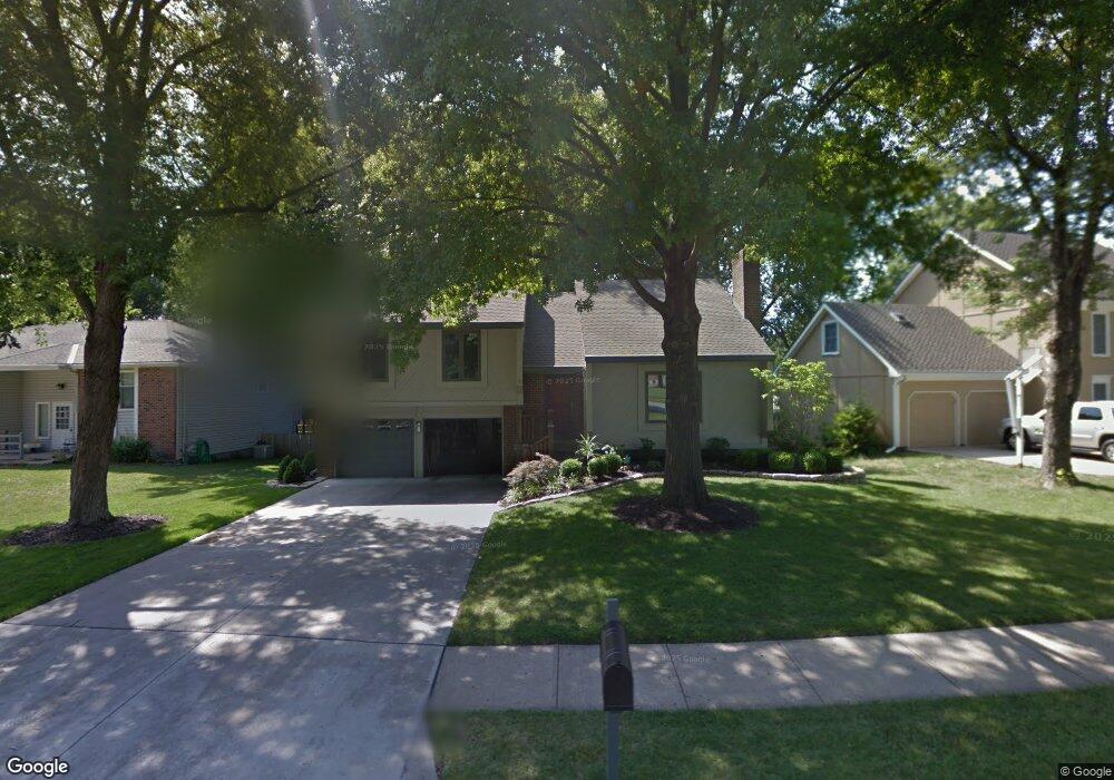 7912 Westgate Ct, Lenexa, KS 66215 - photo 1
