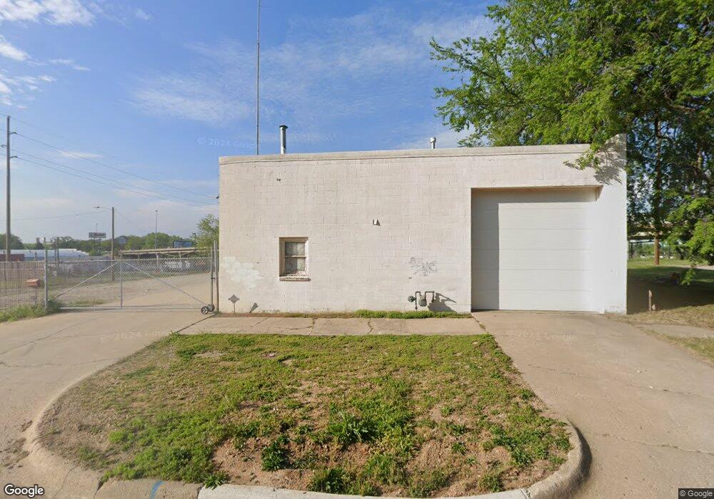 600 SW 2nd St, Topeka, KS 66603 - photo 1