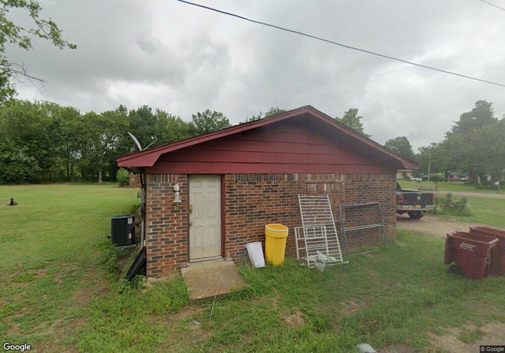 1412 W Perry St, Hugo, OK 74743 - photo 1