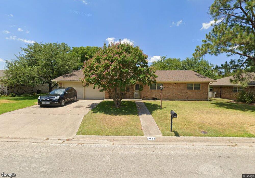 2023 Maplewood Dr, Gainesville, TX 76240 - photo 1