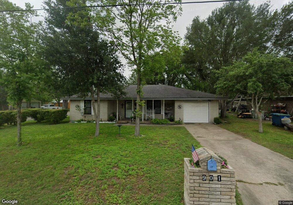 901 W Flournoy St, Beeville, TX 78102 - photo 1