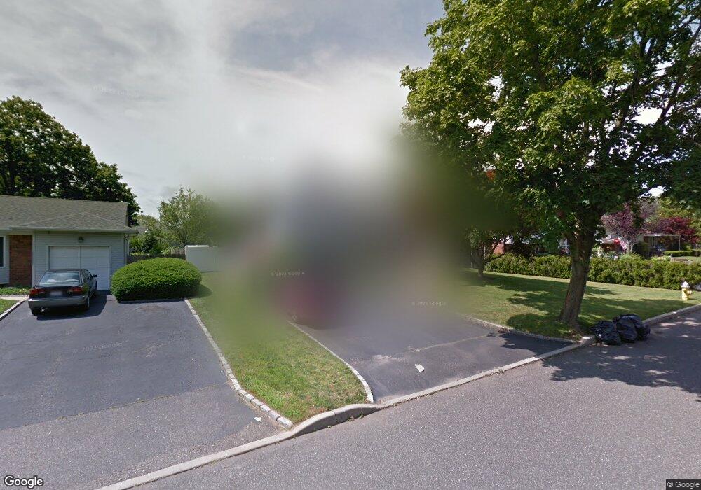 18 Ramsey Rd, ComMacK, NY 11725 - photo 1