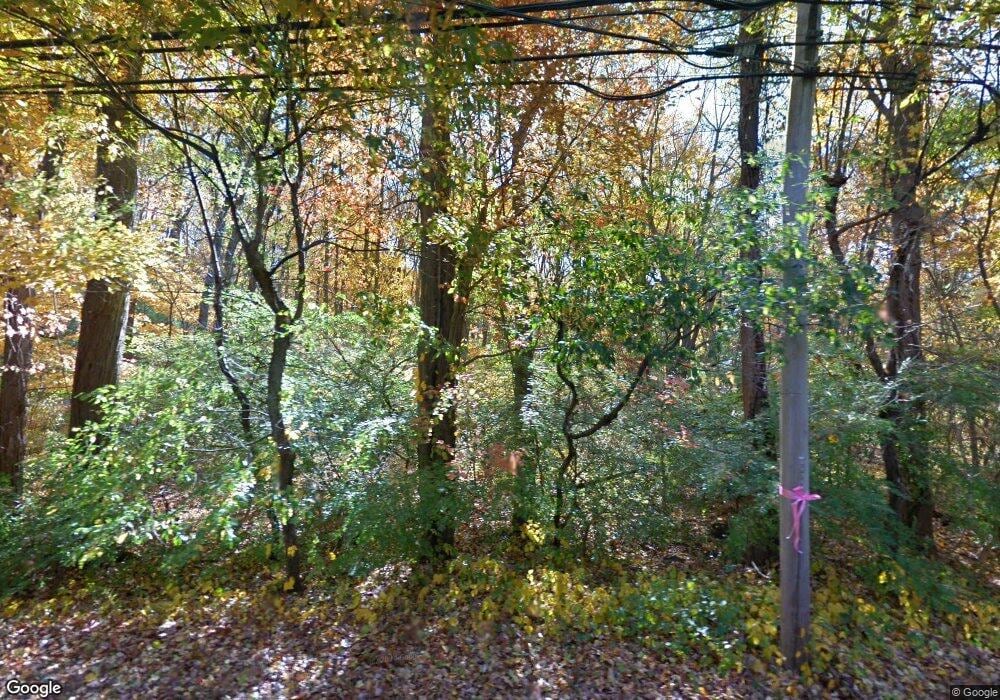 423 Hemlock Rd, Fairfield, CT 06824 - photo 1