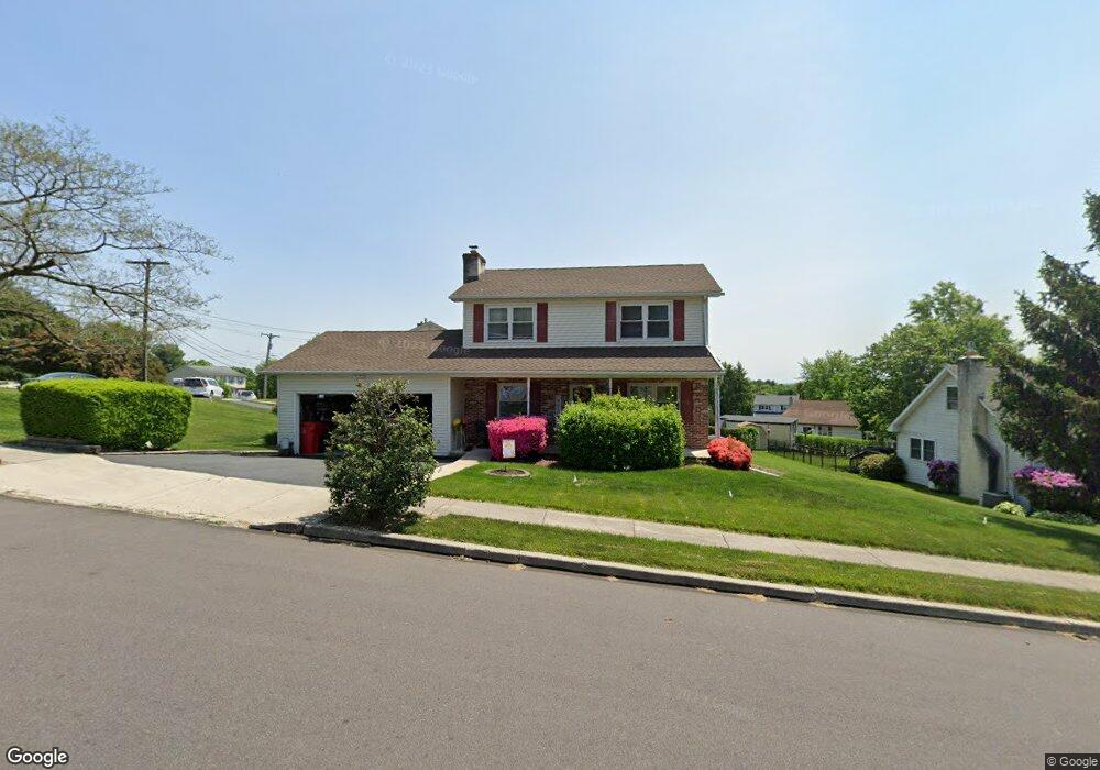 1098 Edgewood Dr, Pottstown, PA 19464 - photo 1