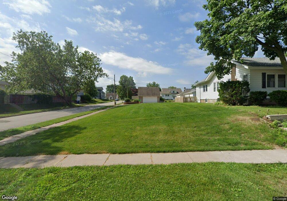 1427 Elm St, Davenport, IA 52803 - photo 1