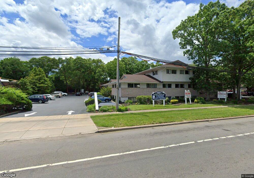 358 Veterans Memorial Hwy unit 4, ComMacK, NY 11725 - photo 1