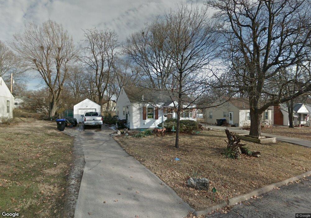 824 SW Saline St, Topeka, KS 66606 - photo 1